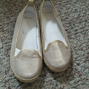 Little girls Gymboree slip on gold shoes 12